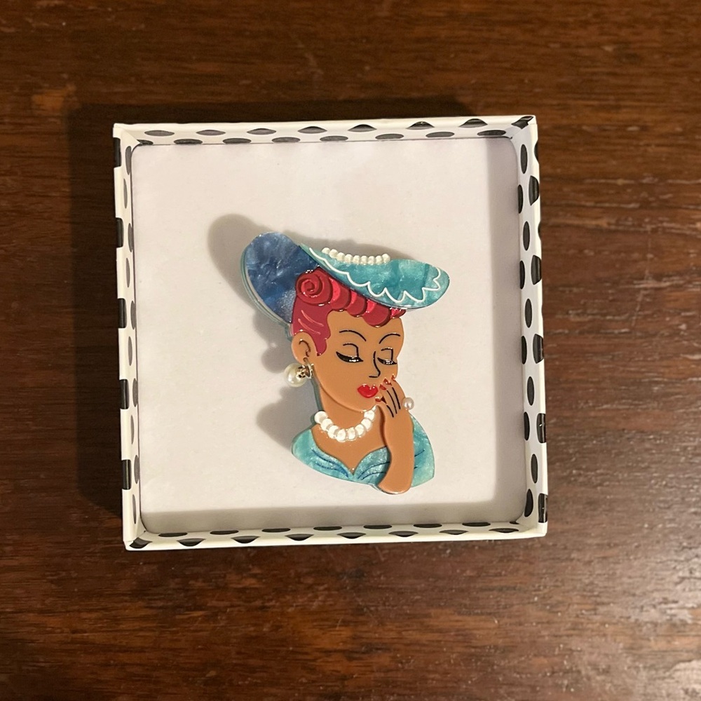 Vine and Dandy Brooch (Tawny - red hair)